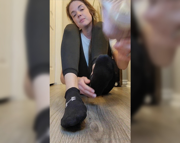 Megan Fletcher aka sweetsoleprincess - 10-17-2024 OnlyFans Video - Taking my sweaty gym sneakers off and immediately going in for my sweaty linty smelly soles