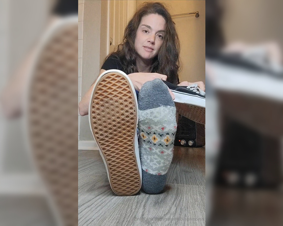 Megan Fletcher aka sweetsoleprincess - 11-13-2024 OnlyFans Video - I love showing off these old vans, my soles, and talk about my huge size 12