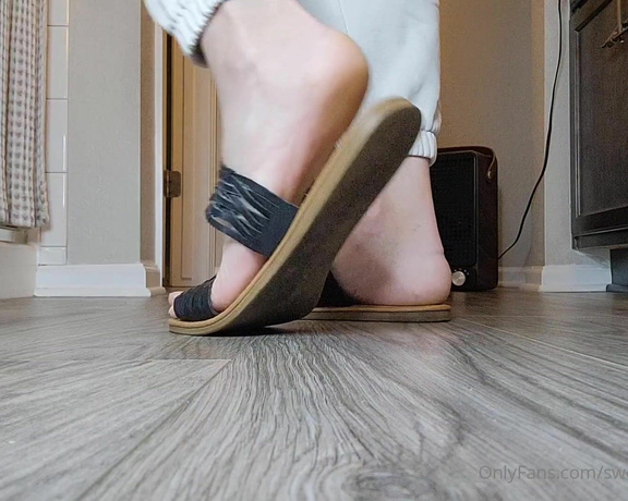 Megan Fletcher aka sweetsoleprincess - 12-08-2024 OnlyFans Video - My favorite sandals are really getting extremely worndown from the weight of the massive size of