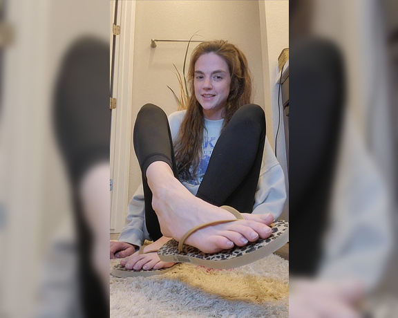 Megan Fletcher aka sweetsoleprincess - 12-07-2024 OnlyFans Video - Its been awhile since I showed off my huge pretty feet in flip flops