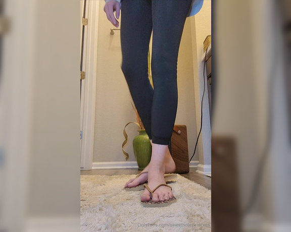 Megan Fletcher aka sweetsoleprincess - 12-07-2024 OnlyFans Video - Its been awhile since I showed off my huge pretty feet in flip flops