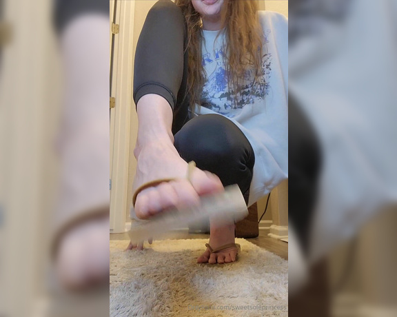 Megan Fletcher aka sweetsoleprincess - 12-07-2024 OnlyFans Video - Its been awhile since I showed off my huge pretty feet in flip flops