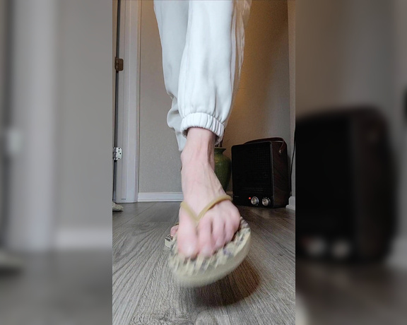 Megan Fletcher aka sweetsoleprincess - 12-10-2024 OnlyFans Video - I love wearing flip flops and getting my huge soles extra dirty