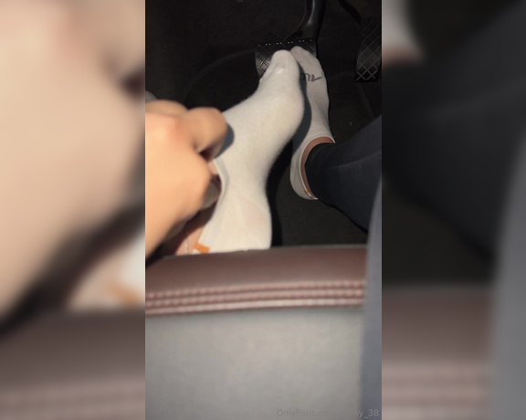 Nathy Feet aka nathy_38 - 07-29-2024 OnlyFans Video - Pedal após um treinão Queria sua boca aqui para tirar minhas meias, cheirar e lamber meus