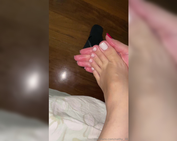 Nathy Feet aka nathy_38 - 08-31-2024 OnlyFans Video - Amo o fato das minhas solas serem naturalmente rosadasavermelhas Esse calcanhar está pedindo uma mordidinha bem