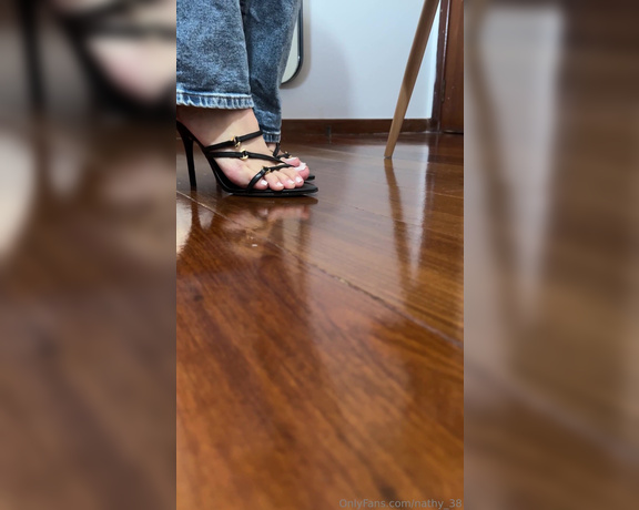 Nathy Feet aka nathy_38 - 08-31-2024 OnlyFans Video - Tirou minhas sandálias Agora sinta o sabor dos meus pés Did you take off my sandals