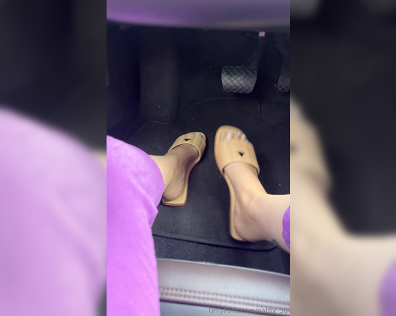 Nathy Feet aka nathy_38 - 09-03-2024 OnlyFans Video - Dia começou cedinho indo ao salão me cuidar, eu amo  The day started early going