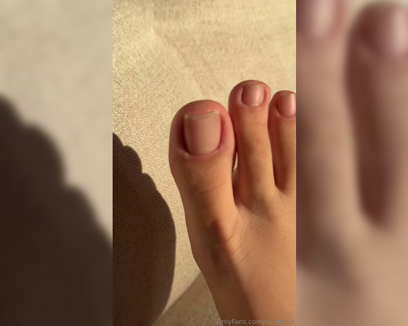 Nathy Feet aka nathy_38 - 08-31-2024 OnlyFans Video - Natural bem de pertinho para você imaginar a textura da minha pele quente e macia no