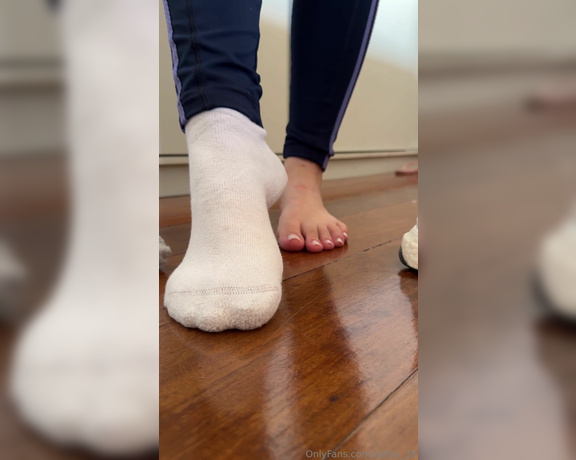 Nathy Feet aka nathy_38 - 09-03-2024 OnlyFans Video - Estou tão cansada esses dias, passaria HORAS com você aos meus pés