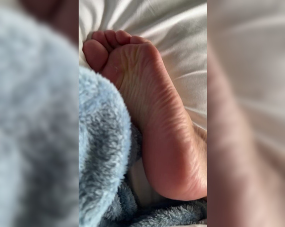 Nathy Feet aka nathy_38 - 11-10-2024 OnlyFans Video - Minhas solinhas estão precisando de hidrataçãoalguém se candidata My soles need hydrationanyone interested