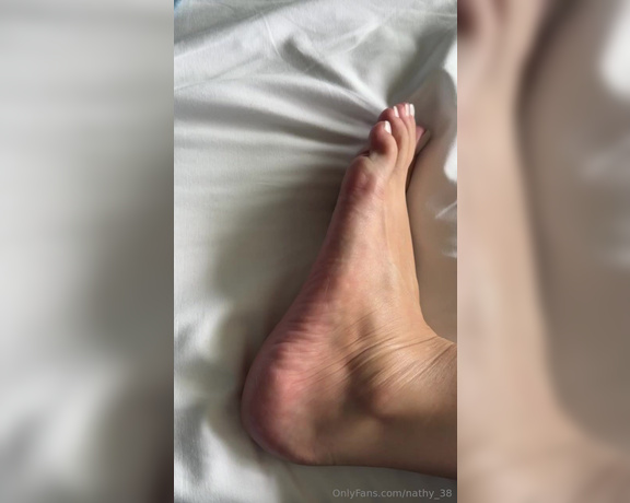 Nathy Feet aka nathy_38 - 11-10-2024 OnlyFans Video - Minhas solinhas estão precisando de hidrataçãoalguém se candidata My soles need hydrationanyone interested