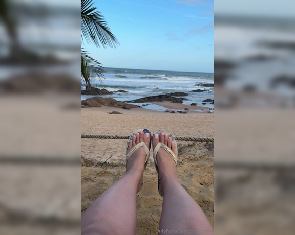 Nathy Feet aka nathy_38 - 10-13-2024 OnlyFans Video - Alguém disponível pra fazer massagem nos pés meus aqui na praia Anyone available to give me