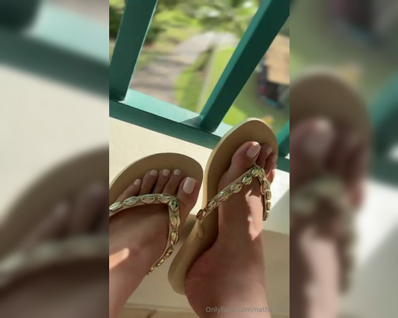 Nathy Feet aka nathy_38 - 11-14-2024 OnlyFans Video - Essas rasteirinhas são perfeitas para os dias de calor, e não tem como não se apaixonar