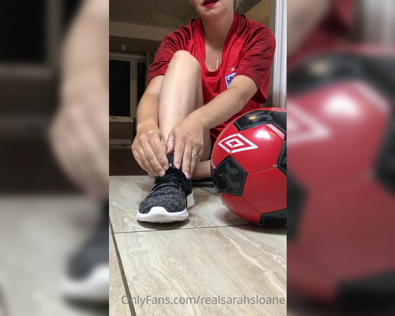 Sarahs_Toes aka realsarahsloane - 07-05-2021 OnlyFans Video - Quick little shoe removal and toe wiggle