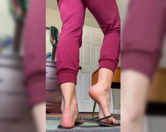 Goddess Tall Tasha aka goddesstalltasha - 01-24-2024 OnlyFans Video - Flip flop tease  Who cant wait for toes out weather Cause I cant