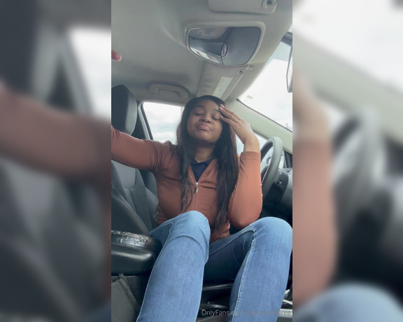 Xosolesbyme aka goddessmyree - 04-05-2024 OnlyFans Video - I be in the car with these big creamy ass soles just showing them off