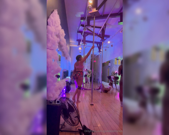 Xosolesbyme aka goddessmyree - 10-31-2024 OnlyFans Video - Been doing my big one at these pole dancing classes lol