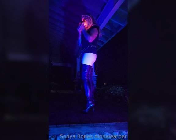 Alpha Leather aka alphaleather - 11-18-2022 OnlyFans Video - Happy Friday