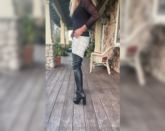 Alpha Leather aka alphaleather - 12-02-2022 OnlyFans Video - Happy friday