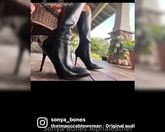 Alpha Leather aka alphaleather - 12-24-2022 OnlyFans Video - Day 24, 25 days of bootsmas