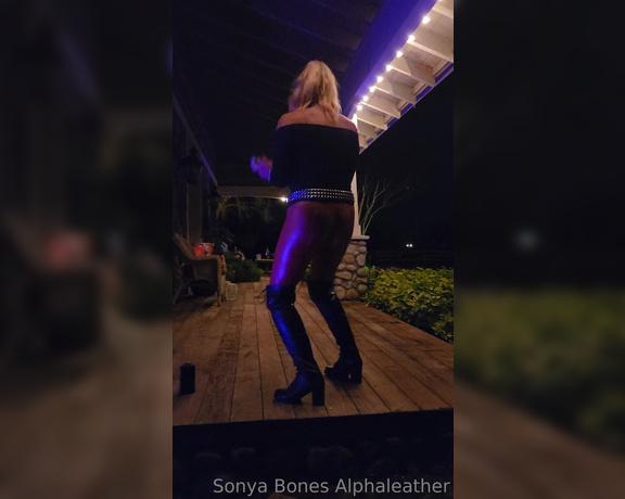 Alpha Leather aka alphaleather - 01-06-2023 OnlyFans Video - Happy Friday_wi3i