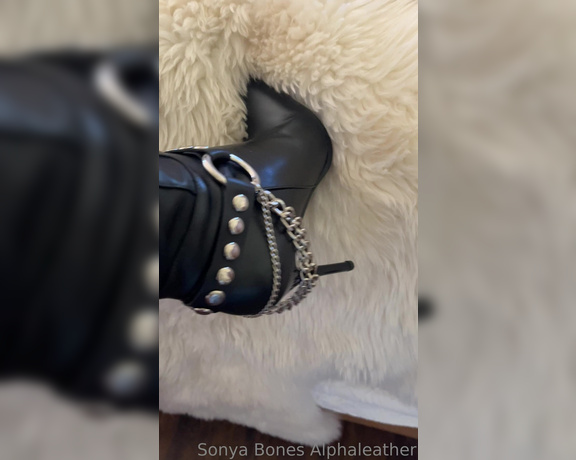 Alpha Leather aka alphaleather - 01-15-2023 OnlyFans Video - The ONLY thing Im wearing