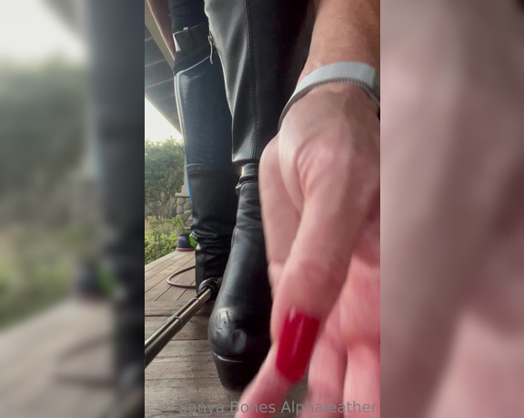 Alpha Leather aka alphaleather - 05-18-2023 OnlyFans Video - Everyone got such a good laugh out of My camera falling yesterday, I couldnt leave you