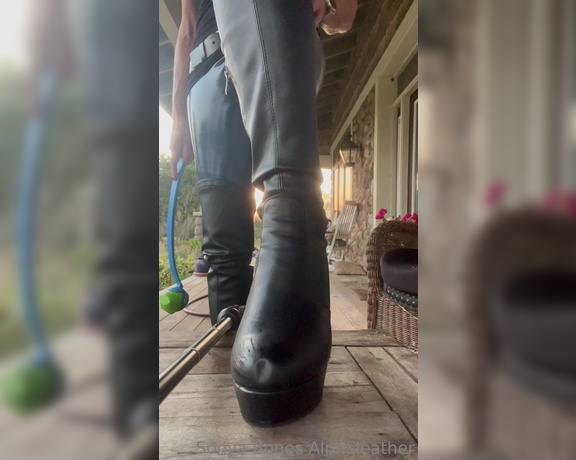 Alpha Leather aka alphaleather - 05-18-2023 OnlyFans Video - Everyone got such a good laugh out of My camera falling yesterday, I couldnt leave you