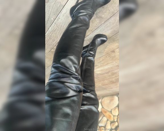 Alpha Leather aka alphaleather - 12-05-2023 OnlyFans Video - My crotchhigh, custom, stiletto Fernando Berlin boots always make the hairs on the back of your