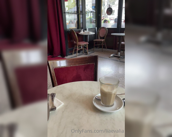 Miss Lia aka liaevalia - 05-01-2022 OnlyFans Video - Mit meiner schönen Nylon im Café