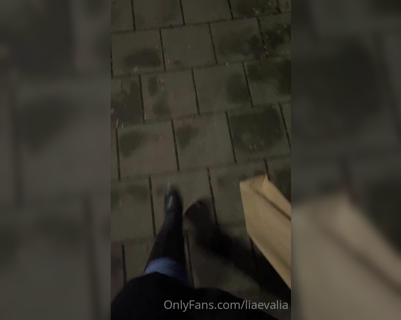 Miss Lia aka liaevalia - 12-08-2022 OnlyFans Video - Evening walks