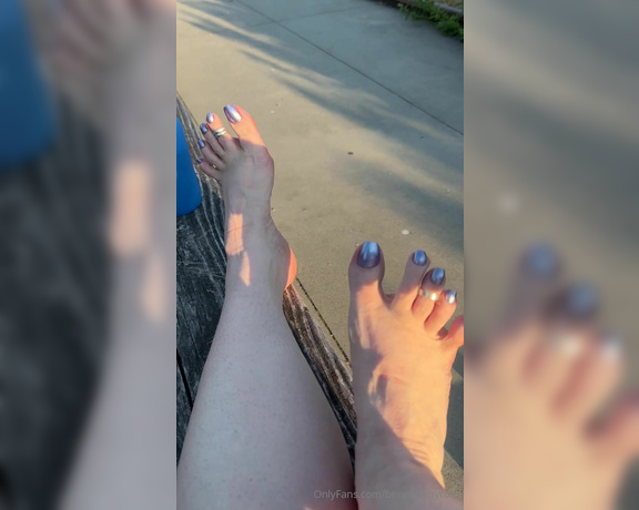 Beneathmytoes aka beneathmytoes - 07-18-2024 OnlyFans Video - Would you approach Would you comment