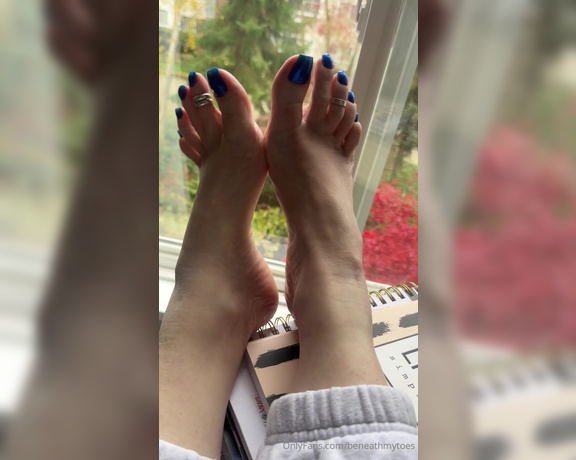 Beneathmytoes aka beneathmytoes - 11-08-2024 OnlyFans Video - Thank fuck its Friday and I actually am taking tomorrow off Youll be seeing more of