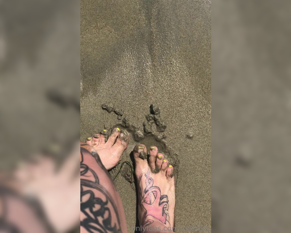 Bratty Loe aka Loestoes OnlyFans - Isn’t the ocean water so soothing I also can’t go over how flawless this pedi