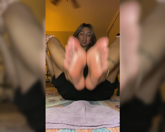 Asian Smart Soles aka Asiansmartsoles OnlyFans - I put too much oil on my soles, can you help me get rid of some by giving you a footjob (