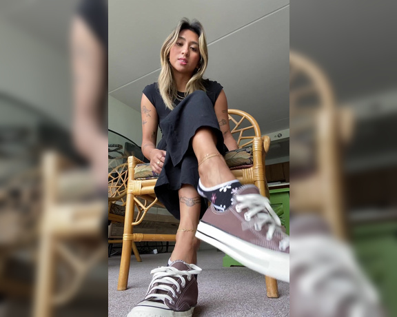 Asian Smart Soles aka Asiansmartsoles OnlyFans - Be a good footslave and let me use your face as a doormat!!