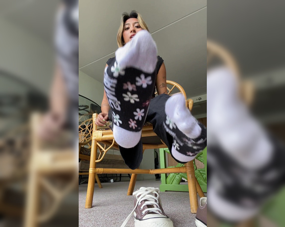 Asian Smart Soles aka Asiansmartsoles OnlyFans - Be a good footslave and let me use your face as a doormat!!