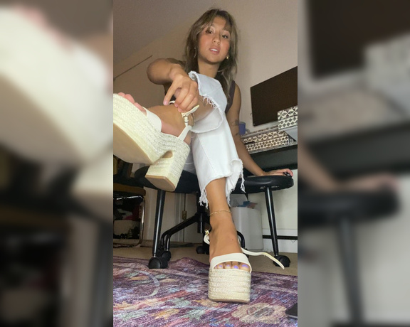 Asian Smart Soles aka Asiansmartsoles OnlyFans - Whats your dream date night for me, it involves a scenic view and these amazing shoes i cant