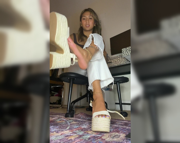 Asian Smart Soles aka Asiansmartsoles OnlyFans - Whats your dream date night for me, it involves a scenic view and these amazing shoes i cant