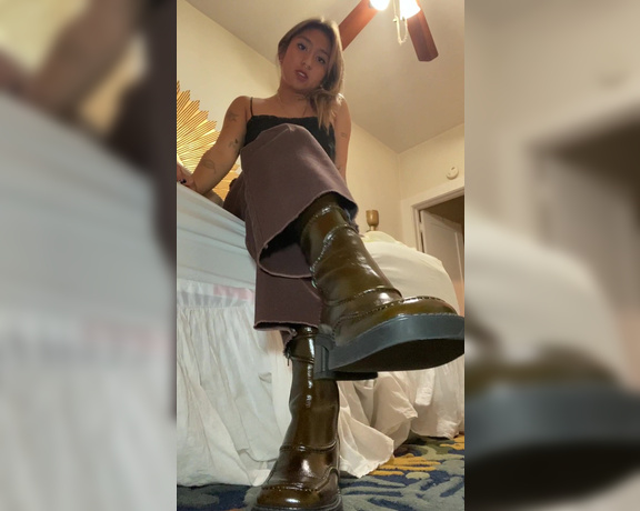 Asian Smart Soles aka Asiansmartsoles OnlyFans - Heyy wanna lick my boots and soles before i head out for my date