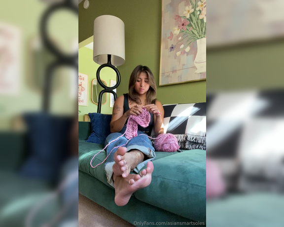 Asian Smart Soles aka Asiansmartsoles OnlyFans - One of my favorite things to do after being out is to relax and knit ) care to join