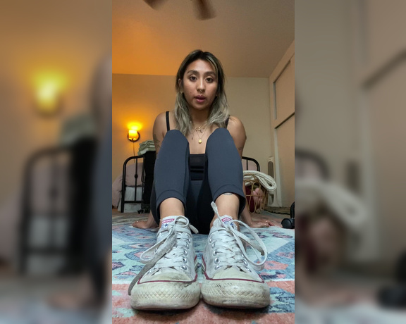 Asian Smart Soles aka Asiansmartsoles OnlyFans - I know you like when i wear my low white converse ( i decided to make a video showing you how swe