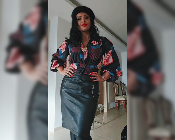 Ezada Sinn aka Ezada OnlyFans - Leave a comment with a if you like