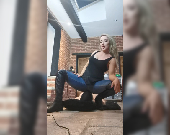 Miss Courtney aka Misscourtneym OnlyFans - BTS jeans smothering