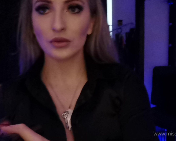 Miss Courtney aka Misscourtneym OnlyFans - Hey boys Lets start the day with some shine!