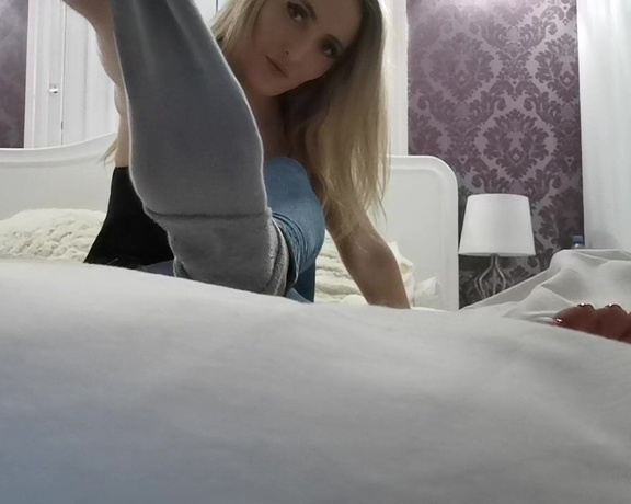 Miss Courtney aka Misscourtneym OnlyFans - If only you were here to do it all for Me #footworship