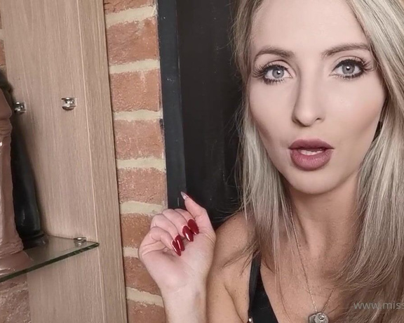 Miss Courtney aka Misscourtneym OnlyFans - Ill turn you into a sissy slut