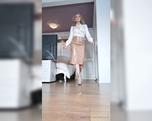Miss Courtney aka Misscourtneym OnlyFans - Did a little pencil skirt tease video for a slave, thought I should share it with you all!