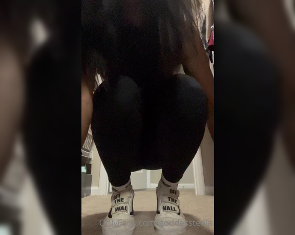 Goddess Nova aka goddessnova - 03-22-2023 OnlyFans Video - Over 2 hours at the gym and Im now offering up these stink socks and sneakers