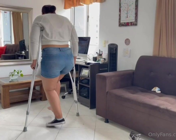 Herafeet91 aka herafeet91 - 03-22-2024 OnlyFans Video - oh no, I just got injured